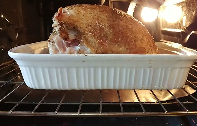 Roasting a turkey breast in the oven