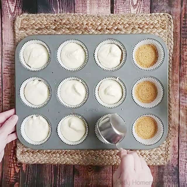 Filling muffin cups with cheesecake filling